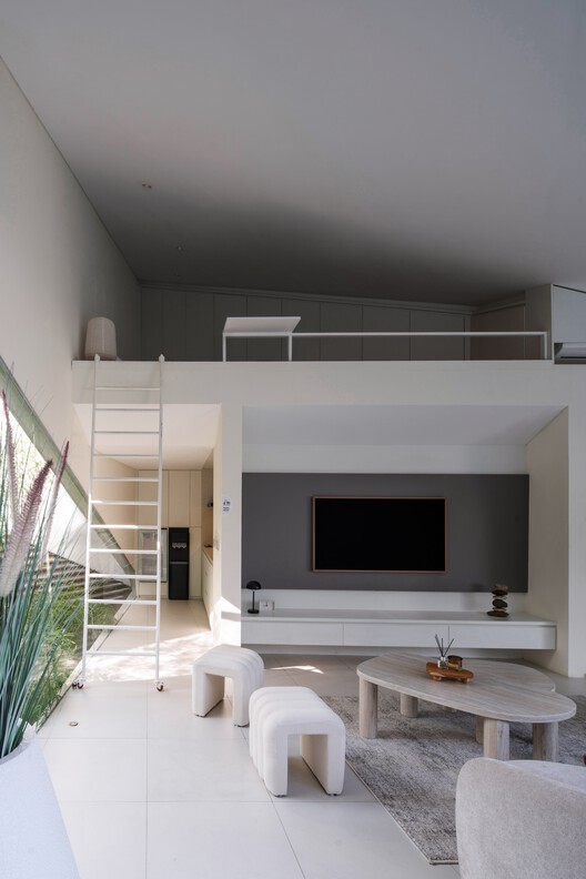 Folded Rooms Garden / RAD+ar (Research Artistic Design + architecture) Folded Rooms Garden / RAD+ar (Research Artistic Design + architecture) - Interior Photography, Lighting, Sofa, Chair