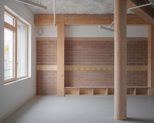 Dominique Frelaut School Group / Tectoniques Dominique Frelaut School Group / Tectoniques - Interior Photography, Wood