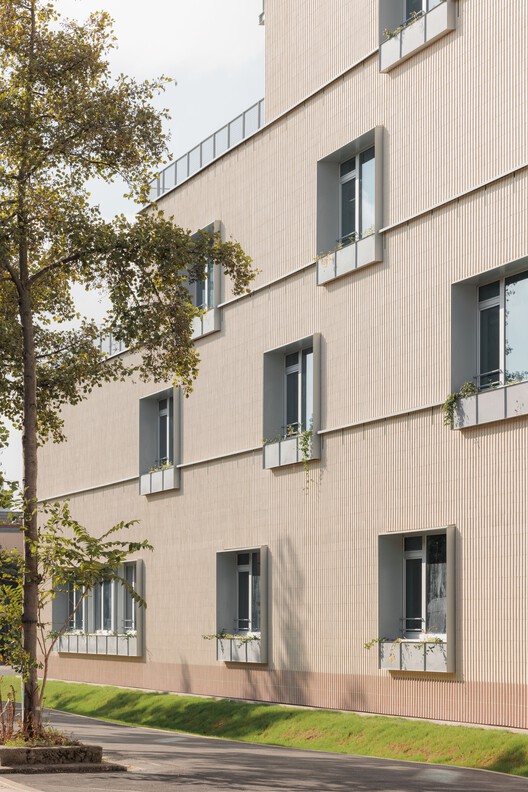 Dominique Frelaut School Group / Tectoniques Dominique Frelaut School Group / Tectoniques - Exterior Photography