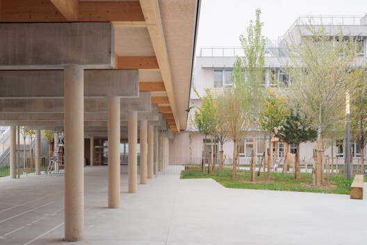 Dominique Frelaut School Group / Tectoniques Dominique Frelaut School Group / Tectoniques - Interior Photography, Concrete, Courtyard, Column