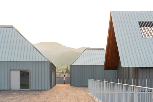 7Hills Yard - Hillstation Brand Center / ConCom Studio - Interior Photography