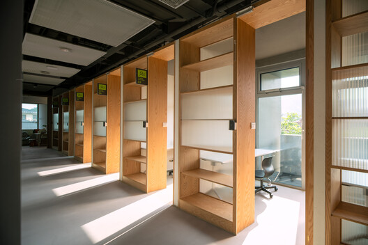 7Hills Yard - Hillstation Brand Center / ConCom Studio - Interior Photography, Wood, Glass