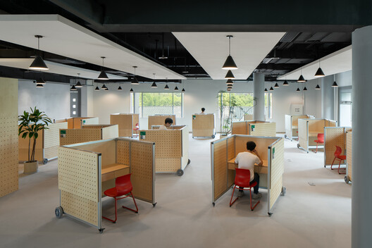 7Hills Yard - Hillstation Brand Center / ConCom Studio - Interior Photography, Chair