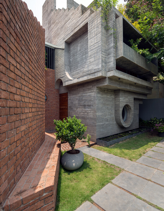 Rangmanch House / PMA madhushala Rangmanch House / PMA madhushala - Exterior Photography, Brick