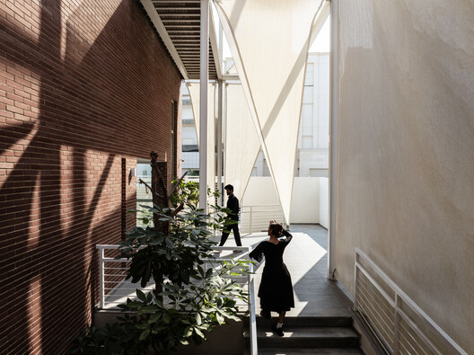 Shade House / Massive Order - Interior Photography, Stairs, Glass