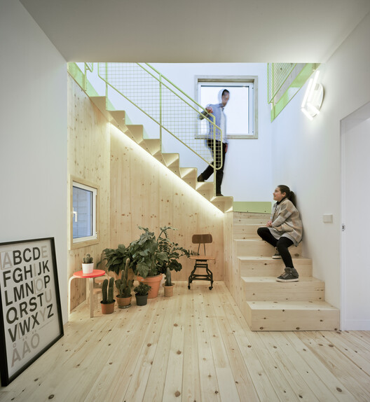 Casa Hermi / Superestudio Casa Hermi / Superestudio - Fotografía interior, Escaleras, Madera, Iluminación, Barandas