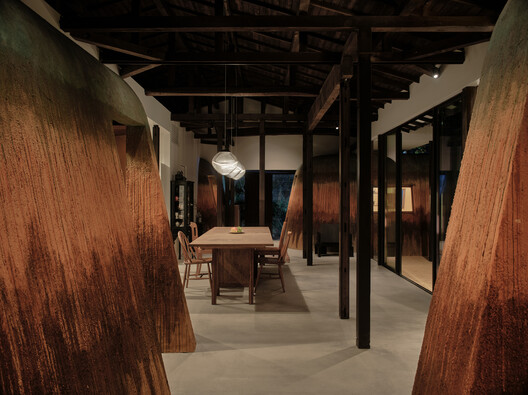 Haniyasu House / AATISMO - Interior Photography, Dining room, Wood, Lighting, Beam
