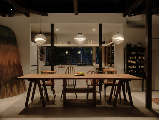 Haniyasu House / AATISMO - Interior Photography, Dining room, Wood, Lighting, Table, Chair