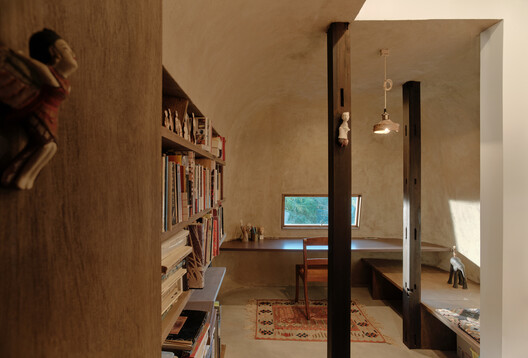 Haniyasu House / AATISMO - Interior Photography, Wood, Lighting, Shelving, Chair