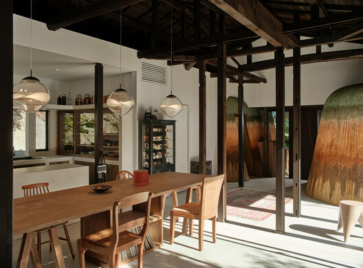 Haniyasu House / AATISMO - Interior Photography, Dining room, Wood, Lighting, Chair, Beam