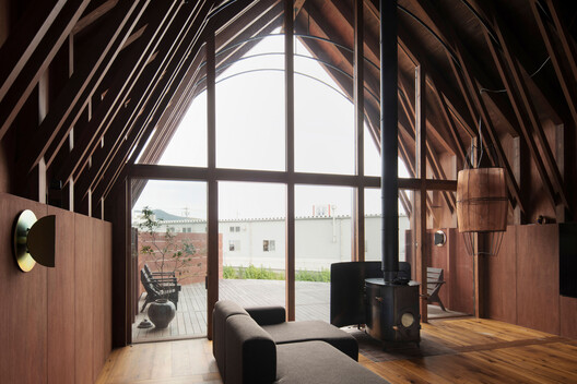 The Stable and the Orange Barn / Nobuyasu Hattori + Shota Koga - Interior Photography, Living Room, Wood, Beam