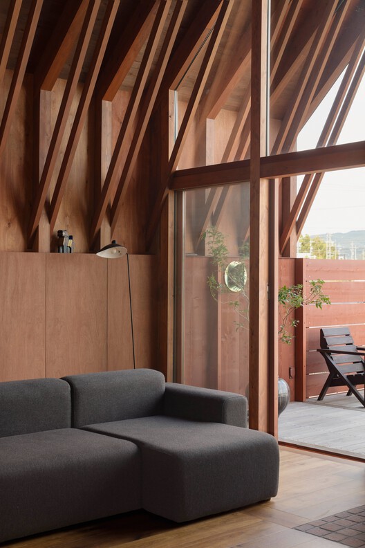 The Stable and the Orange Barn / Nobuyasu Hattori + Shota Koga - Interior Photography, Living Room, Wood