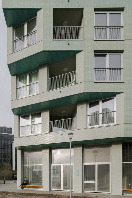 Octavia Hill / Studioninedots - Exterior Photography, Concrete, Balcony
