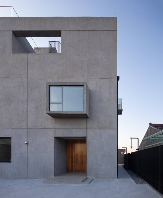 East Courtyard / Benzhe Design - Exterior Photography, Concrete
