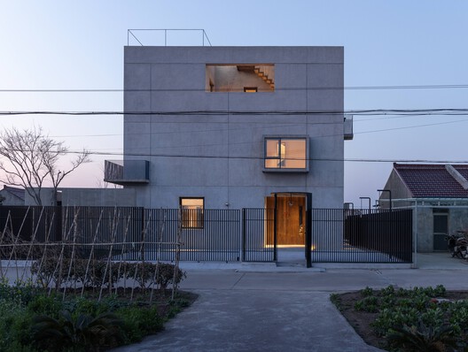 East Courtyard / Benzhe Design - Exterior Photography, Concrete