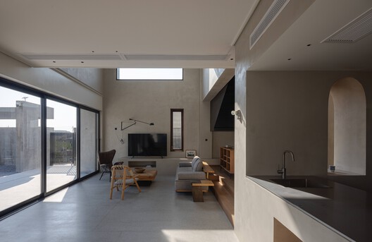 East Courtyard / Benzhe Design - Interior Photography, Door, Concrete