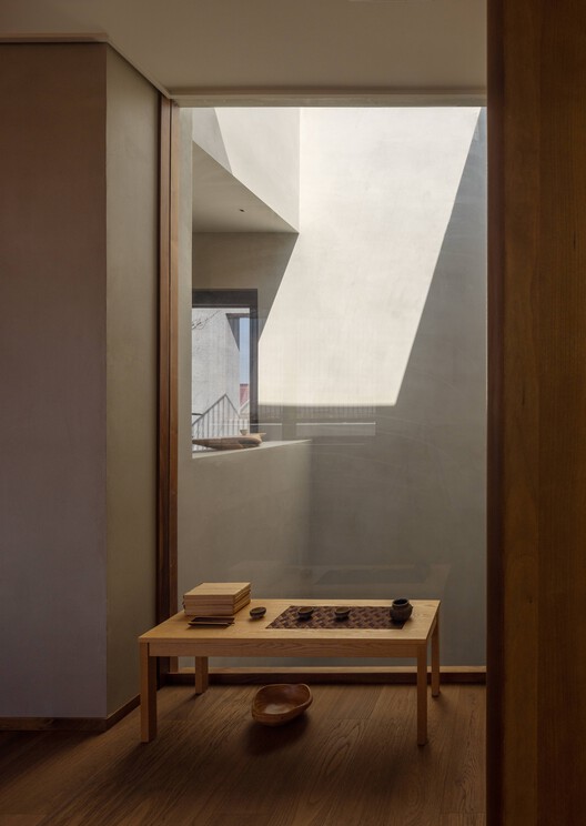 East Courtyard / Benzhe Design - Interior Photography, Wood