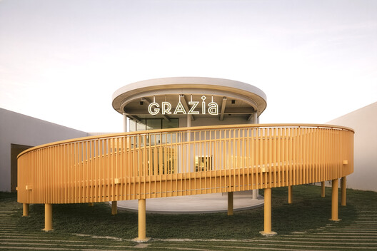 My Front Yard / Architectkidd My Front Yard / Architectkidd - Image 2 of 17