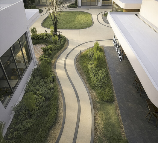 My Front Yard / Architectkidd My Front Yard / Architectkidd - Exterior Photography, Concrete, Garden, Courtyard