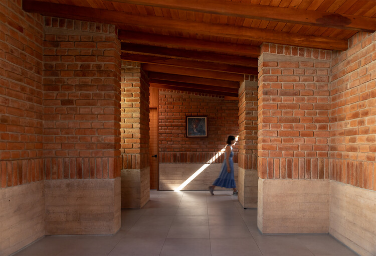 Casa Arupo / Cordada Arquitectura - fotografía de interiores, ladrillos, madera, columnas