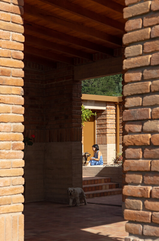 Casa Arupo / Cordada Arquitectura - Fotografía interior, Sala de estar, Ladrillo, Pilares