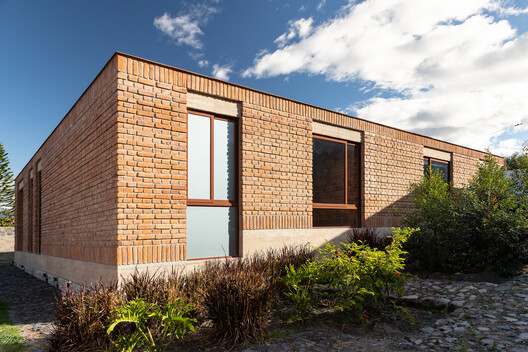 Arupo House / Cordada Arquitectura Arupo House / Cordada Arquitectura - Exterior Photography, Brick