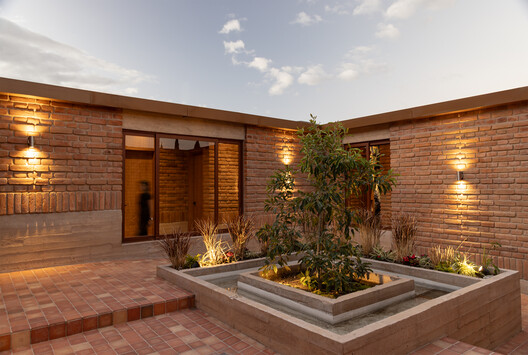 Arupo House / Cordada Arquitectura Arupo House / Cordada Arquitectura - Exterior Photography, Wood, Brick, Garden, Courtyard