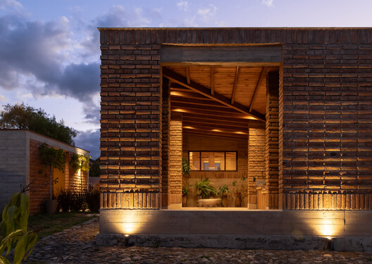 Arupo House / Cordada Arquitectura Arupo House / Cordada Arquitectura - Exterior Photography, Wood, Brick