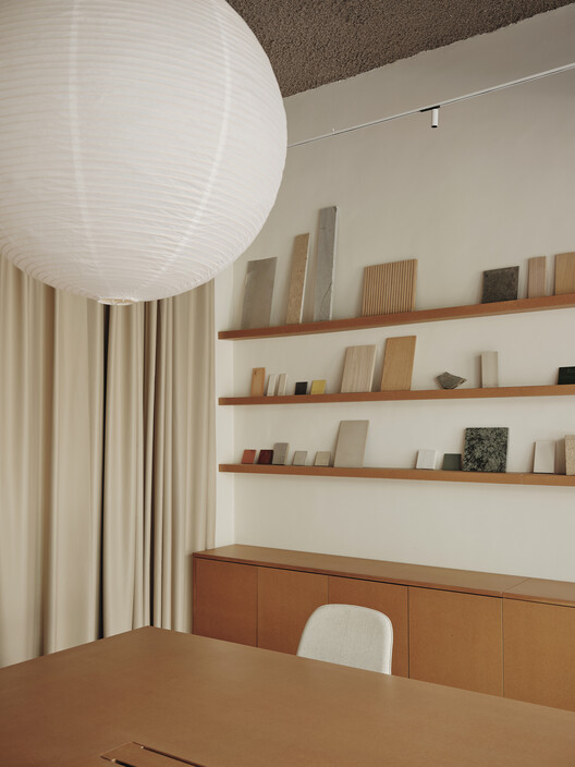 Sornells 21 Studio / Paloma Bau Studio - Interior Photography, Wood, Lighting, Table, Chair