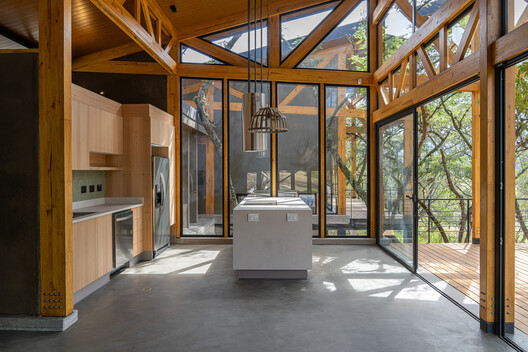 House in the Woods / Espinoza Carvajal Arquitectos - Interior Photography, Kitchen, Wood, Glass, Beam