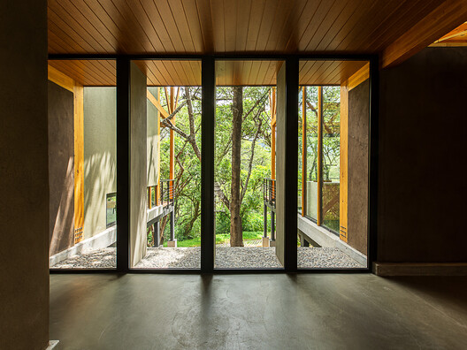 House in the Woods / Espinoza Carvajal Arquitectos - Image 4 of 23