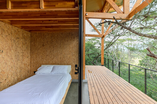 House in the Woods / Espinoza Carvajal Arquitectos - Interior Photography, Bedroom, Wood, Handrail