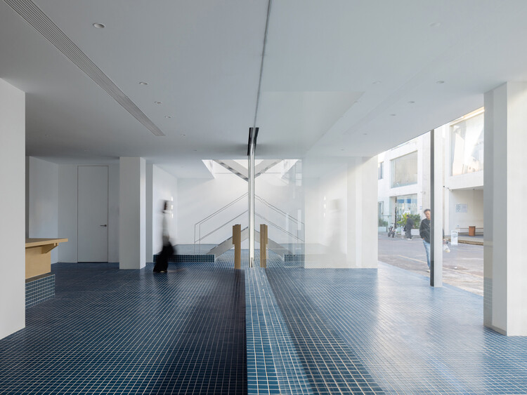 Heyi office / 偏离设计 - 室内图, 玻璃