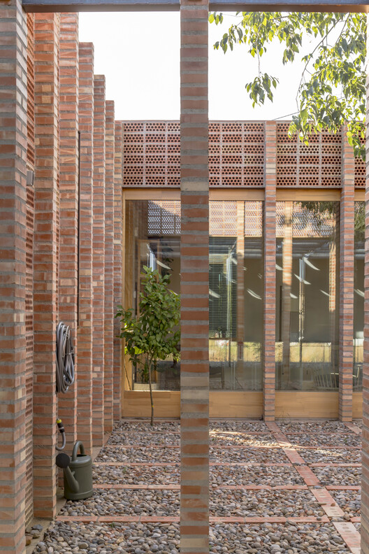 La Montse and Manel's House / OBO Estudi - Exterior Photography, Wood, Brick, Column