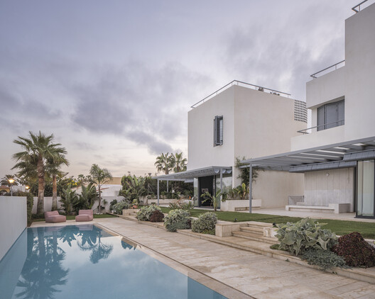 Casas Puerto Rey / tresunouno Casas Puerto Rey / tresunouno - Fotografía exterior, Balcón, Patio interior