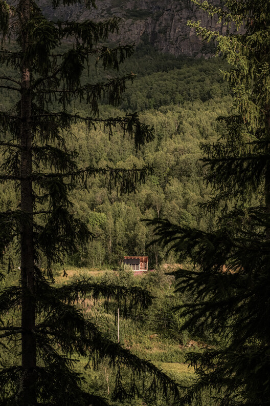 Fireplace Shelter - Gløde / MA/CO - Matières Communes - Image 2 of 23