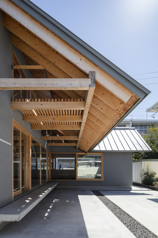 Folded Roof House / ISHIZAKI ARCHITECTS - Image 4 of 26