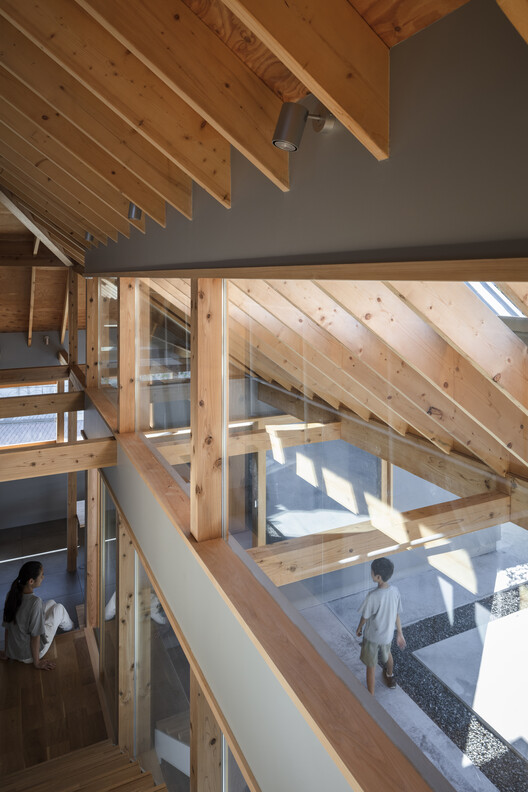 Folded Roof House / ISHIZAKI ARCHITECTS - Interior Photography, Stairs, Wood, Beam