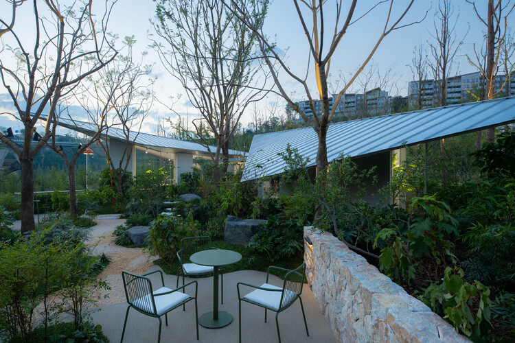 重庆麓悦江城咖啡厅 / 万华研发 + 直现建筑 - 建筑图, 花园