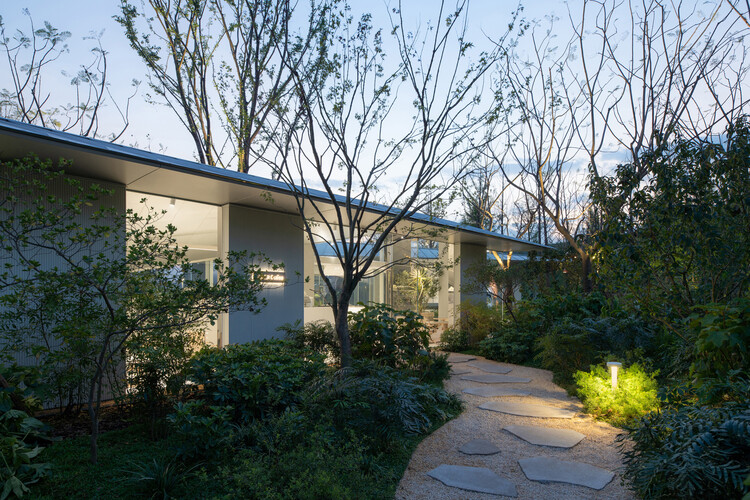 重庆麓悦江城咖啡厅 / 万华研发 + 直现建筑 - 建筑图, 花园