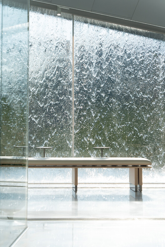 Chongqing Luxerivers Café / Wide Horizon + Epiphany Architects - Glass