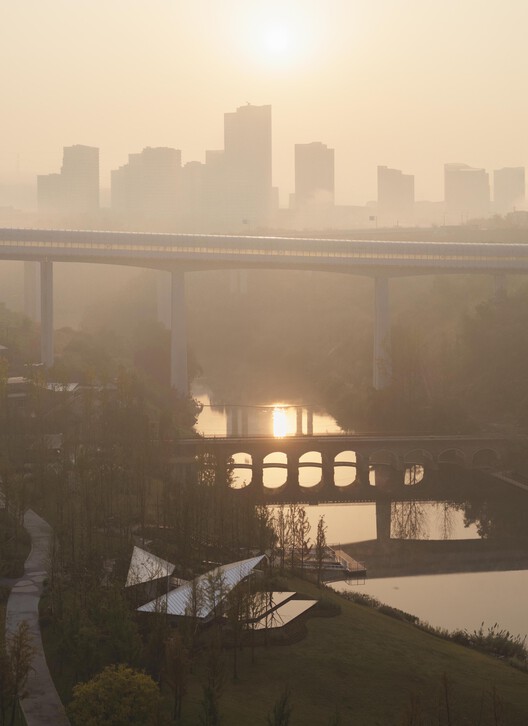Chongqing Luxerivers Café / Wide Horizon + Epiphany Architects - Beam, Cityscape