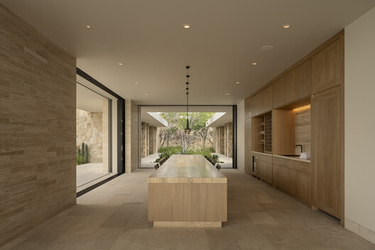 Casa La Vista / Medeza + Querencia Design Center + Vertebral - Fotografía interior, Cocina, Concreto, Patio interior