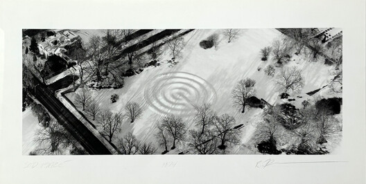 Richard Fleischner, aerial photograph of “Sod Maze” in winter, Newport, Rhode Island, 1974. Courtesy of the artist.