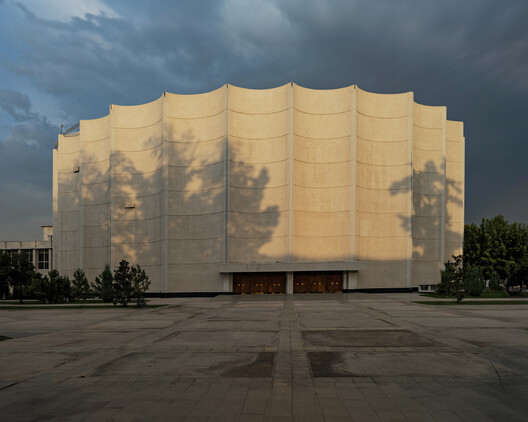 Tashkent Architecture City Guide: Ten Buildings of Soviet Hybrid Modernism Tashkent Architecture City Guide: Ten Buildings of Soviet Hybrid Modernism - Image 3 of 17