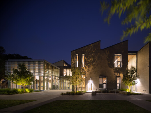 Greenhill School - Rosa O. Valdes STEM and Innovation Center / Bohlin Cywinski Jackson Greenhill School - Rosa O. Valdes STEM and Innovation Center / Bohlin Cywinski Jackson - Exterior Photography, Facade, Concrete, Courtyard
