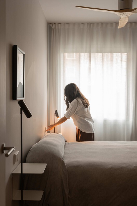 Apartamento Cu4tro / Dröm Living Apartamento Cu4tro / Dröm Living - Fotografía interior, Dormitorio, Iluminación, Camas