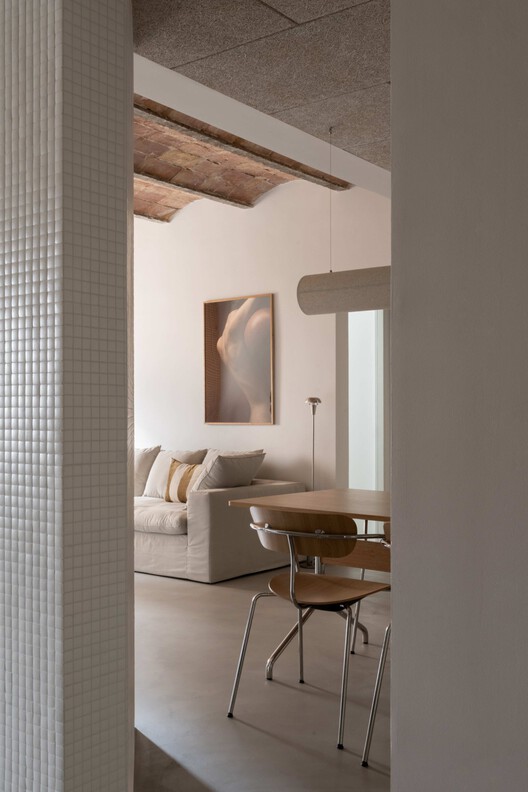 Apartamento Cu4tro / Dröm Living Apartamento Cu4tro / Dröm Living - Fotografía interior, Sala de estar, Madera, Iluminación, Sillas