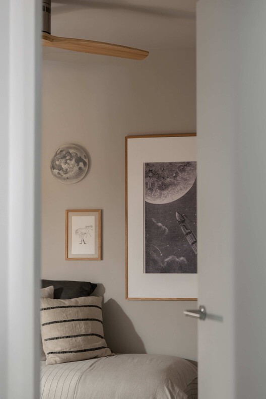 Apartamento Cu4tro / Dröm Living Apartamento Cu4tro / Dröm Living - Fotografía interior, Madera, Dormitorio, Camas, Iluminación