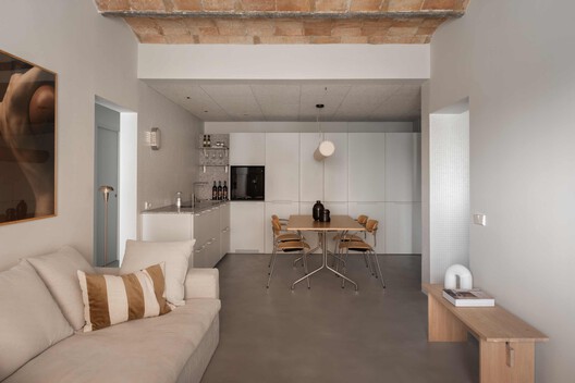 Apartamento Cu4tro / Dröm Living Apartamento Cu4tro / Dröm Living - Fotografía interior, Madera, Sillas, Mesas, Iluminación